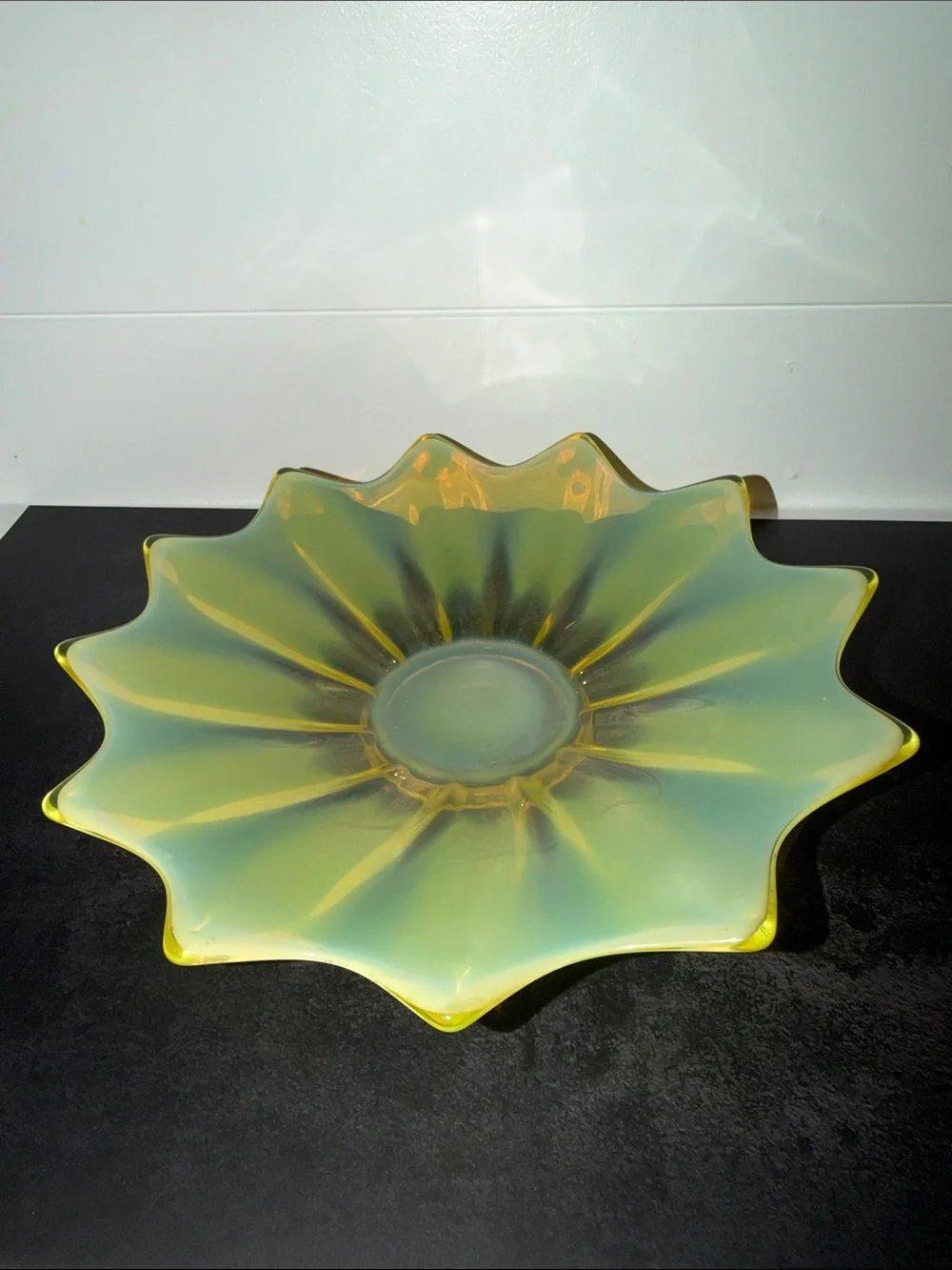 Uranium yellow glass plate